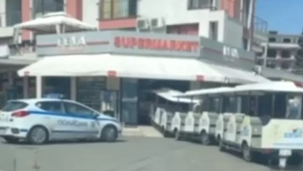 Пиян заби атракционно влакче в супермаркет в Слънчев бряг