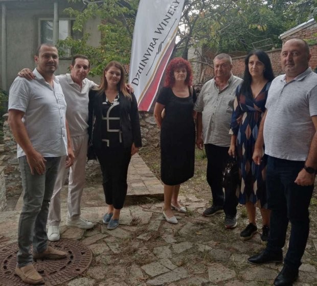 TD Местни вина и продукти опитаха в Брестовица кандидатите за народни
