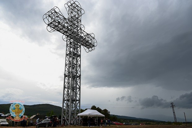 Край град Елин Пелин беше осветен 36 метров кръст