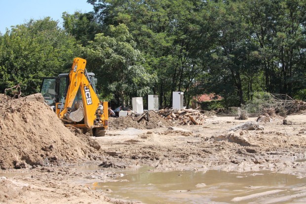Инженери и конструктори ще обследват сградите в наводнените карловски села