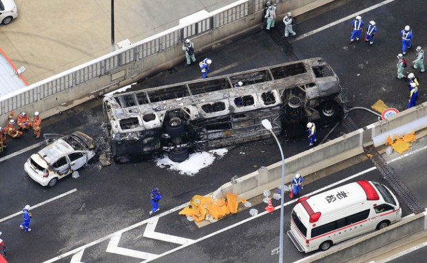 27 души загинаха при най-тежката катастрофа с автобус в Китай от началото на годината