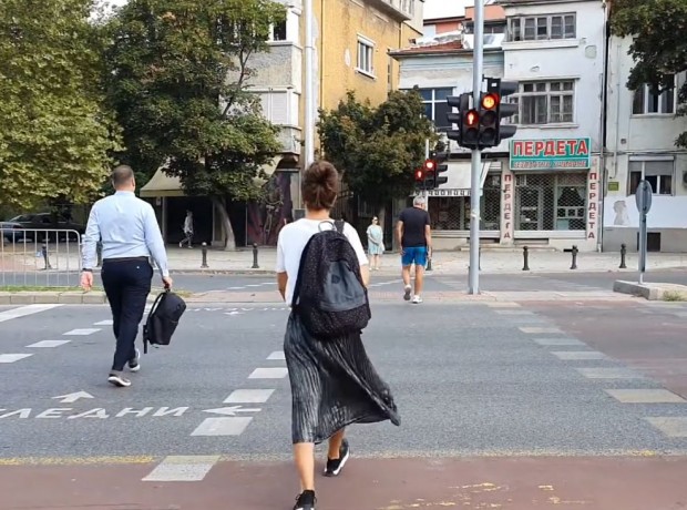 </TD
>Изключително опасна тенденция се наблюдава по пешеходните пътеки в града,