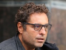 Тео Ушев: У дома и стените помагат