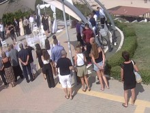 Двама млади се взеха пред входа на северния плаж в Приморско