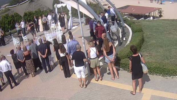 Изключително щастлива церемония се състоя край морето видя Plovdiv24 bg Двама