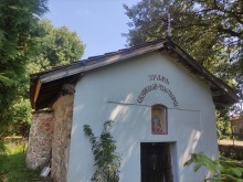 Старинна църква в Долни Раковец сбъдва желания