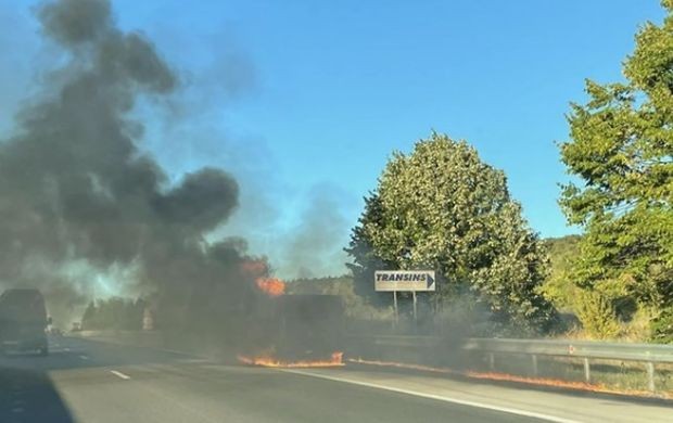 Микробус се е запалил тази сутрин на автомагистрала Хемус Инцидентът е