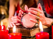 Врачка задигна 450 лева от чантата на жена