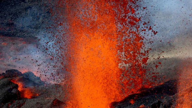 Най-активният вулкан в света изригна за пръв от година