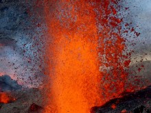 Най-активният вулкан в света изригна за пръв от година