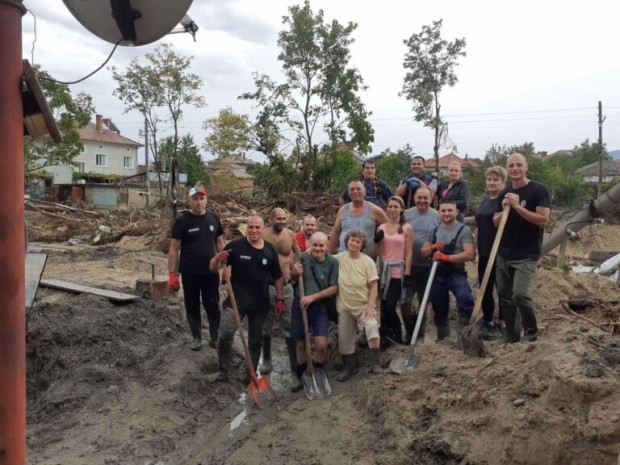Нова група от доброволци от община Сливен помага в село Богдан