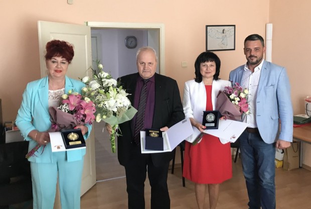 TD Директори на четири пловдивски училища в район Централен получиха признание