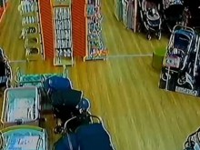 Нагла кражба! Жени задигнаха скъпа детска количка от мол!