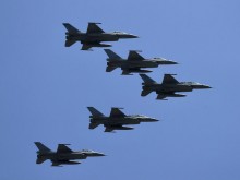 Пентагонът: Украйна може да получи изтребители F-16 след две-три години