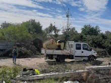 Община Сливен изпрати машина за раздробяване на клони в помощ на Бургас