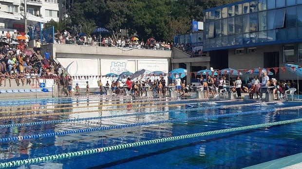 Над 350 деца участваха в плувен маратон провел се във Варна