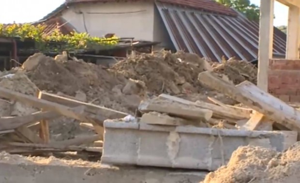 Половината от домовете в залетите от потопа села Каравелово и