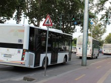 Градските автобуси ще са с празнично разписание утре
