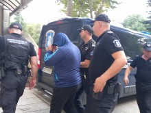 Доведоха в съда с белезници и под засилена охрана арестувания за жестокото убийство край Варна