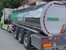 ТИР с вино се заклещи на едно от локалните платна в София