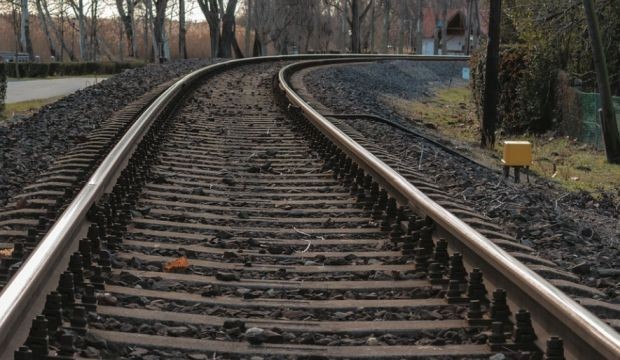 Бързият влак София Бургас e блъснал и убил човек край Казанлък