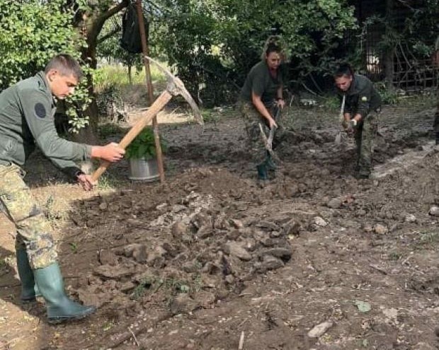 Военнослужещи от Българската армия продължават да помагат и в празничния