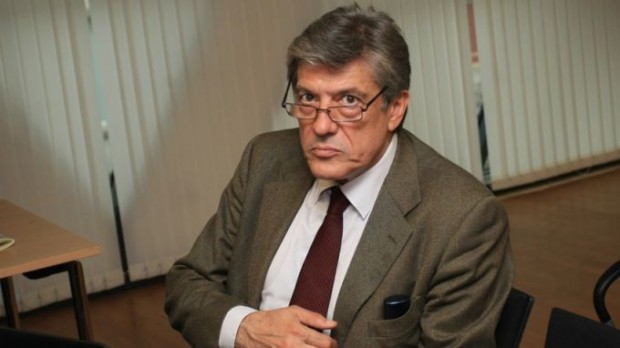Българският политолог и социолог Антоний Гълъбов е починал внезапно във