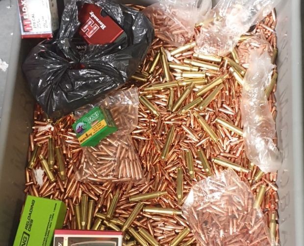 Контрабандни части за боеприпаси откриха в багажа на пътник на Летище Варна
