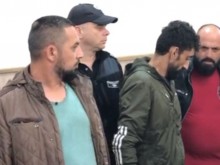 Доведоха в съда обвинените за трафик на мигранти
