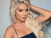 Андреа сменя професията