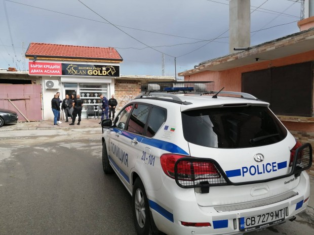 Полицията в Сливен задържа мъж за нелегално държане на антики при специализирана полицейска операция