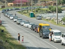 Над две хиляди автомобила чакат да излязат от Русия към Грузия