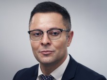 Намалиха заплатите на трима наши банкери от 10 000 на 2 000 лева