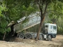 Камиони изхвърлят строителни отпадъци в квартал "Бояна"