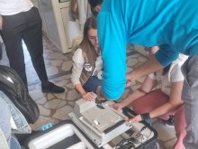 Привикват кандидати на "Демократична България" в полицията по сигнал на ГЕРБ, защото обучават хората с машини за гласуване