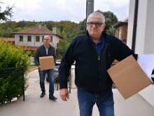 Петър Кънев с дарение от 50 книги при посещение на листата на БСП в Ново Паничарево и Приморско