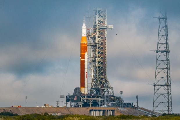 НАСА отложи за неопределен срок старта на "Артемида I"