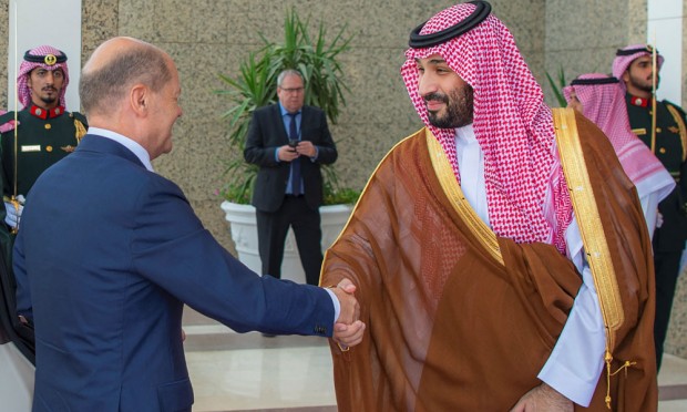 Шолц поиска задълбочаване на енергийното сътрудничество със Саудитска Арабия