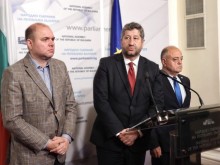 "Демократична България" внася 25 разумни решения за страната още в първия ден на новия парламент