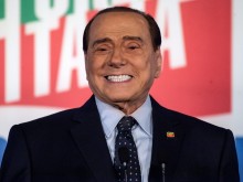 Берлускони влиза в Сената