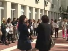 Служителите на РЗИ излязоха на протест заради ниски заплати