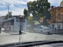 Автобус на градския транспорт в Пловдив катастрофира, има пострадала жена