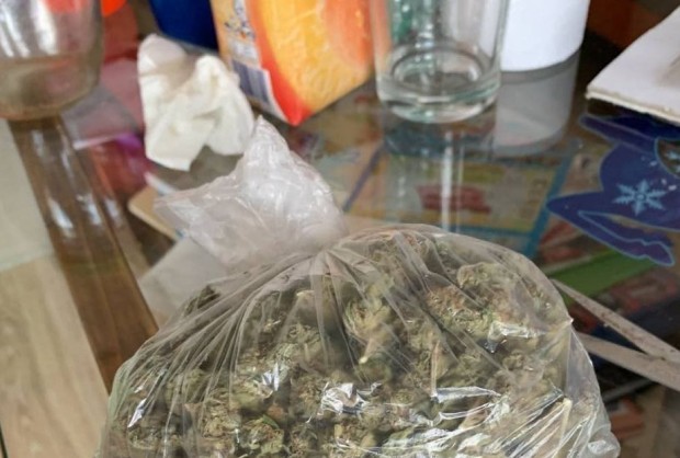 Задържаха дрогирана шофьорка в Бургас, в апартамента й намериха чувал с марихуана