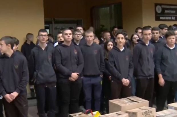 Благоевградско училище помага на пострадалите от наводненията в Карловско Учениците
