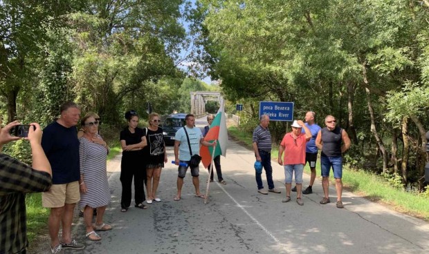 Протестиращите от Синеморец искат среща с министър Шишков