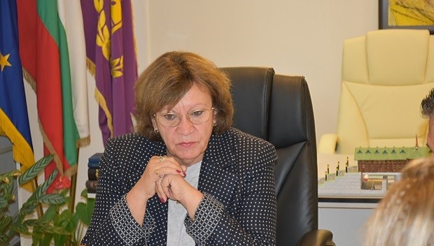 Кметът на Ловеч Корнелия Маринова: Възможно е да обявим частично бедствено положение заради миризмата на амоняк