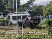 Полицейски автомобил, с дете в него, се преобърна по таван в София