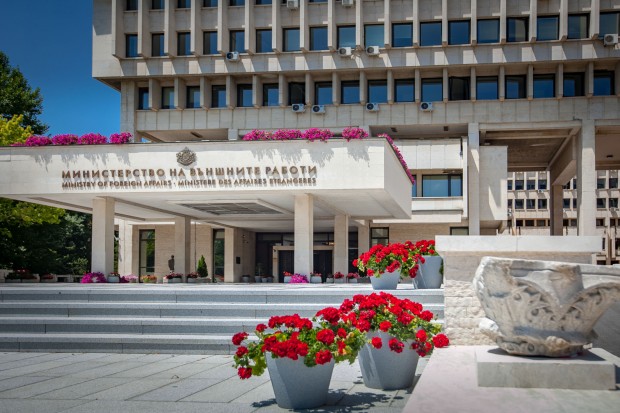 Министерството на външните работи осъжда публичното поругаване на българския национален
