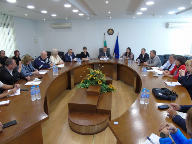 </TD
>бластният управител на област Пловдив свика днес заседание на Областния