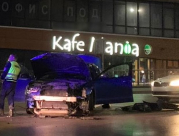 Катастрофа на бул. Черни връх в София - две коли